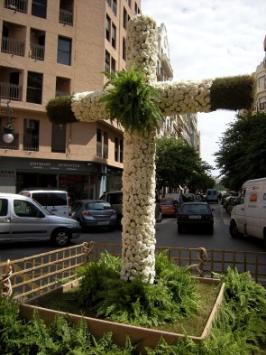 Les croix de mai, dans la ville