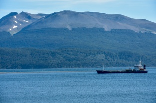 CHILI Patagonie Terre de Feu Puerto Williams Ville la plus australe au Monde Cargo dans le canal de Beagle